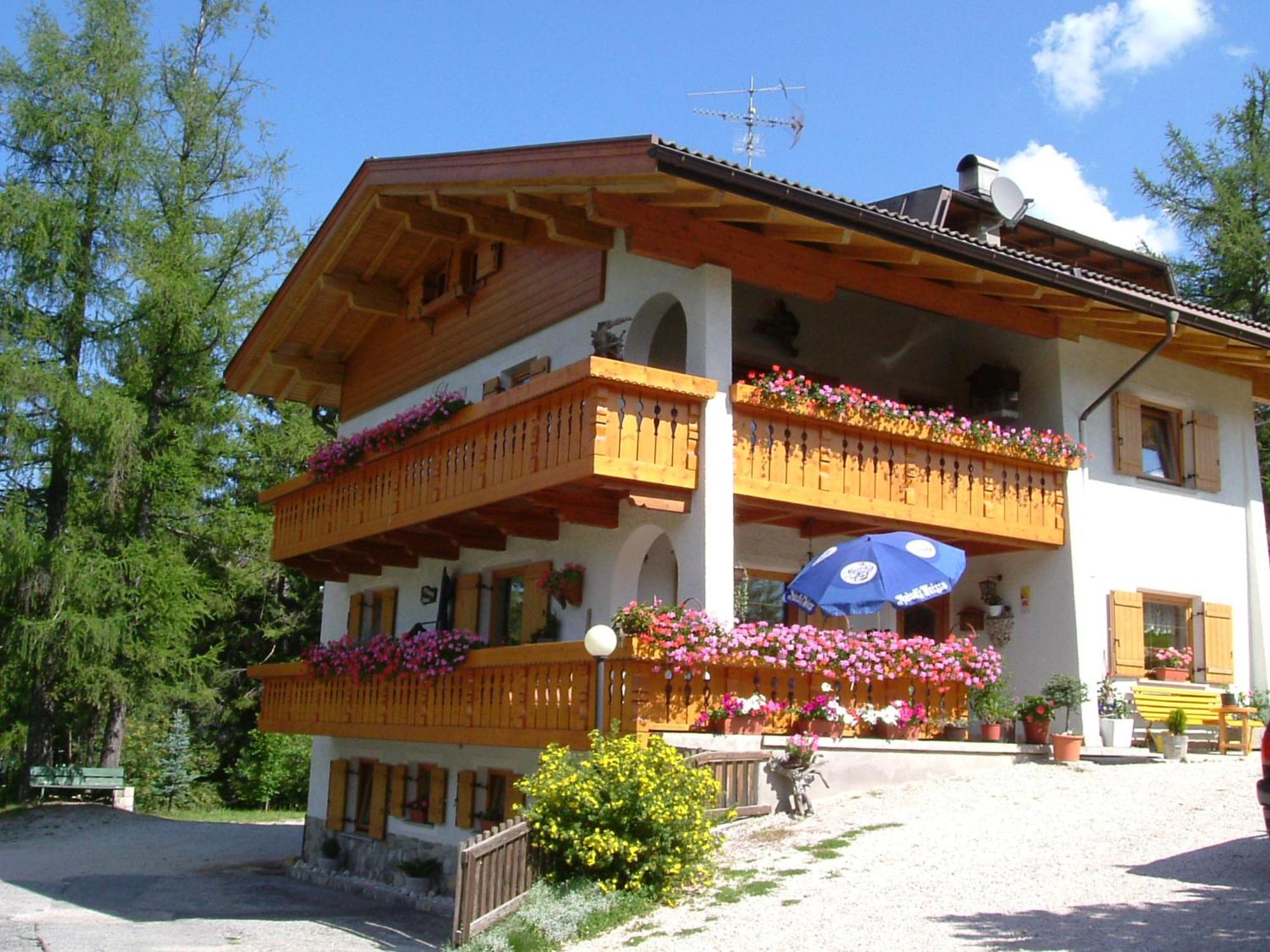 Elmes Bed & Breakfast La Villa  Exterior photo